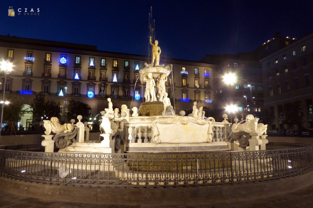 Fontanna Neptuna przy Piazza Municipio