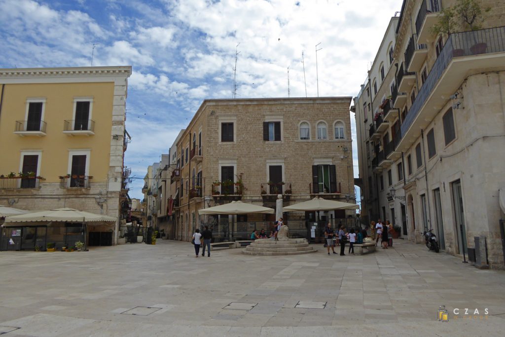 Bari - jeden z placów starego miasta