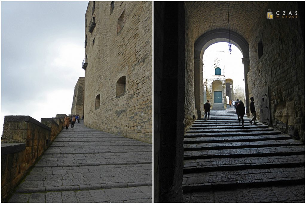 Droga na górę Castel dell'Ovo