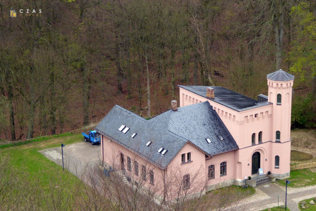"Dom leśnika" stojący przy zamku Granitz.