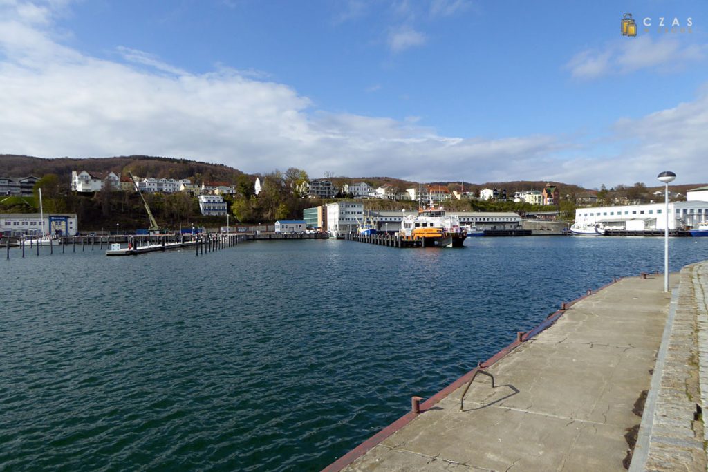 Port w Sassnitz widziany z falochronu