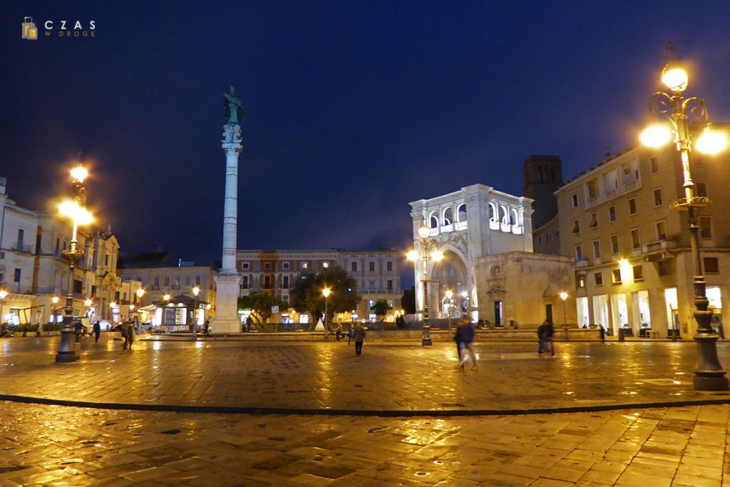 Lecce - Piazza Sant'Oronzo po zmroku