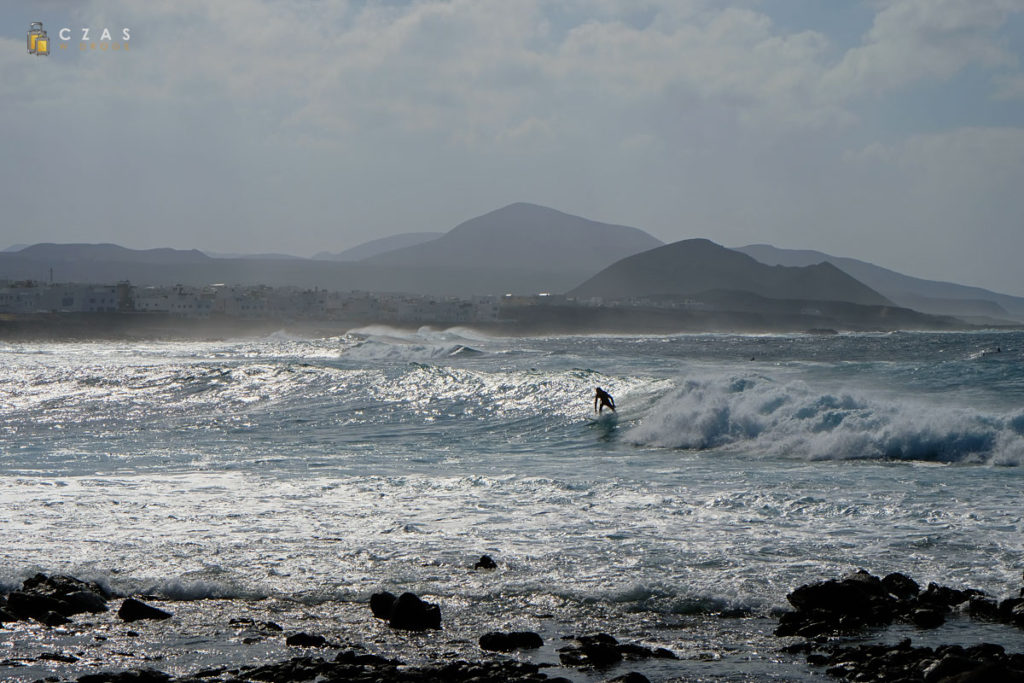 Ze względu na świetne warunki wyspę ukochali sobie surferzy...