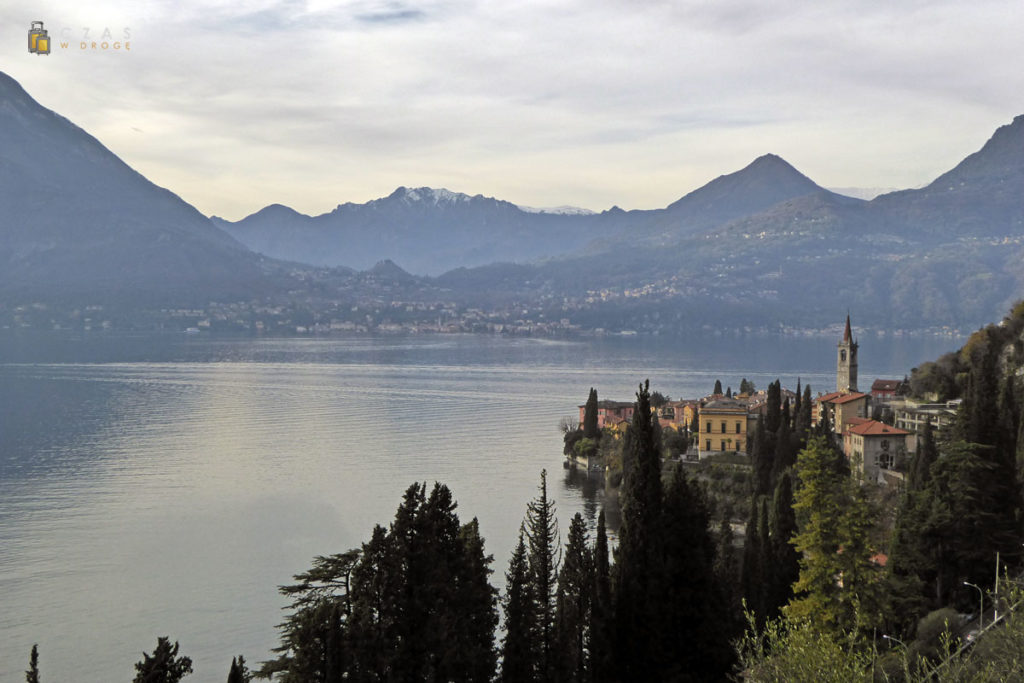 Jezioro Como w jesiennym anturażu :). Na pierwszym planie Varenna.