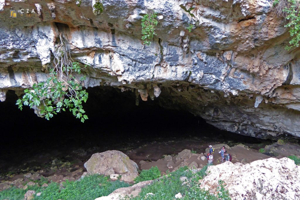 Jaskinia w okolicach Loutses