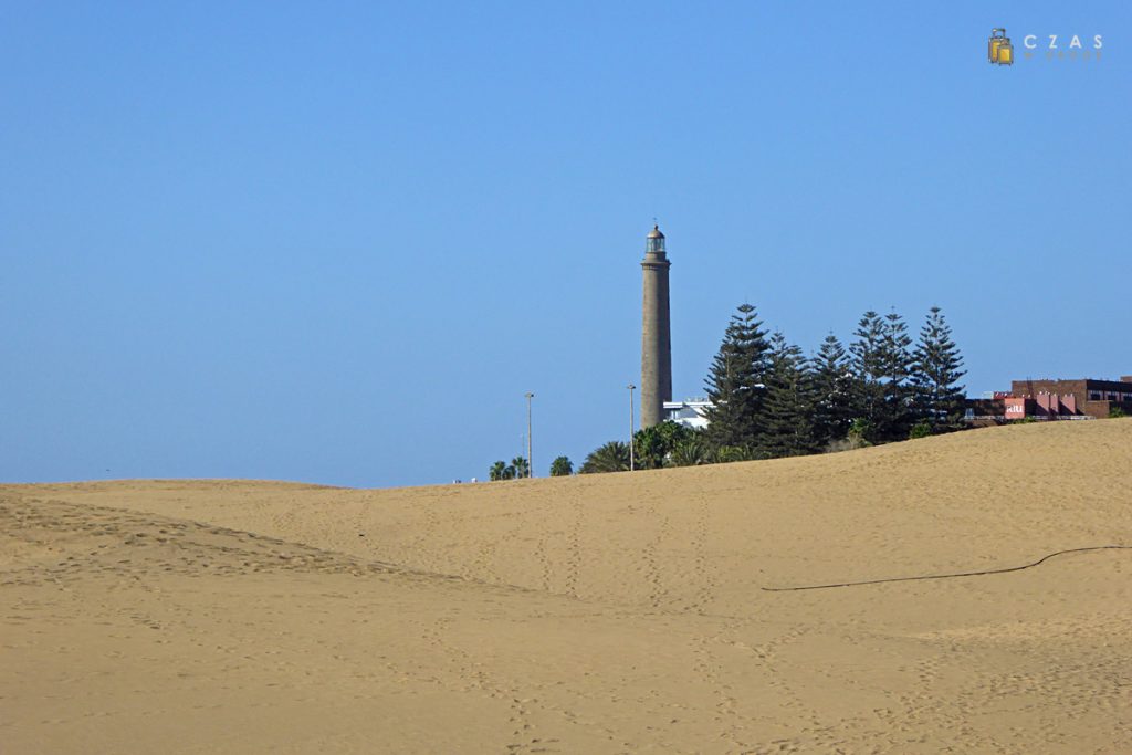 Latarnia morska w Maspalomas widziana od strony wydm