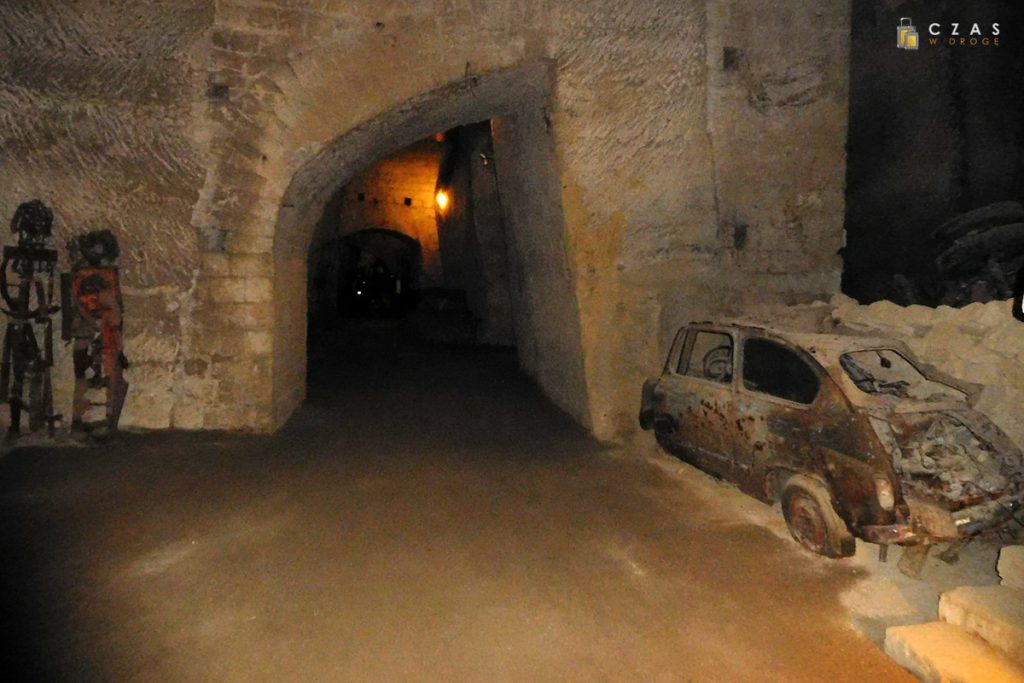 Galleria Borbonica - wraki skonfiskowanych pojazdów