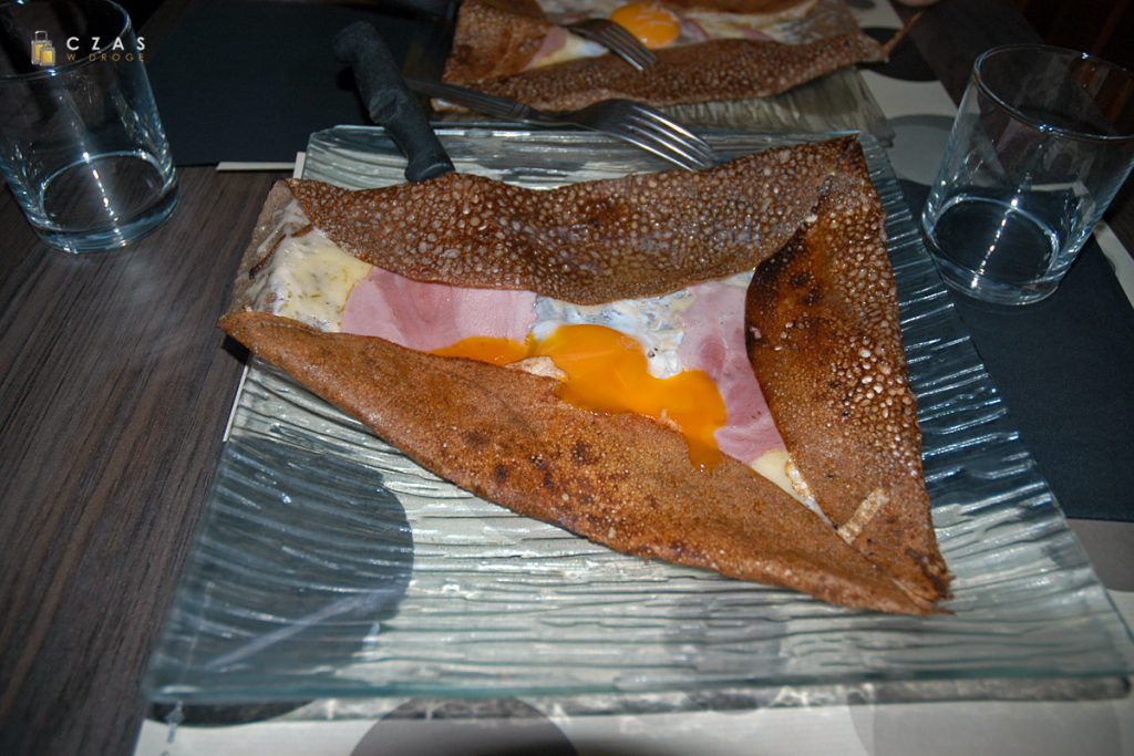Bretoński naleśnik gryczany z serem, szynką i jajkiem :)