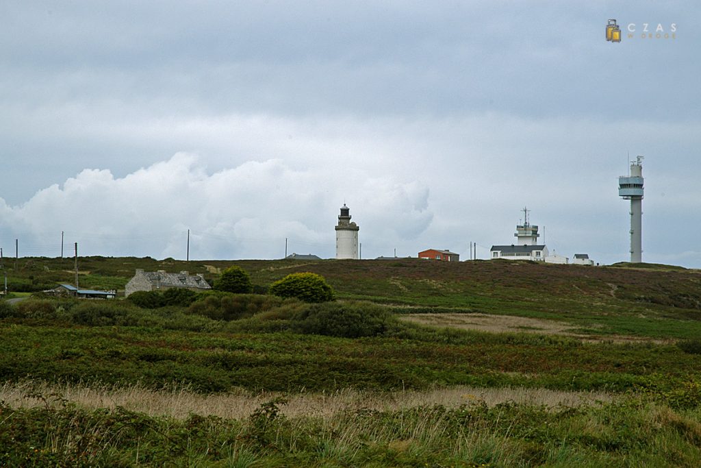 Widok na Phare du Stiff z okolic portu