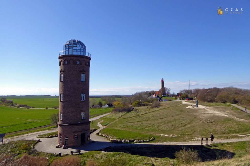 Widok z wałów na Peilturm oraz latarnie morskie