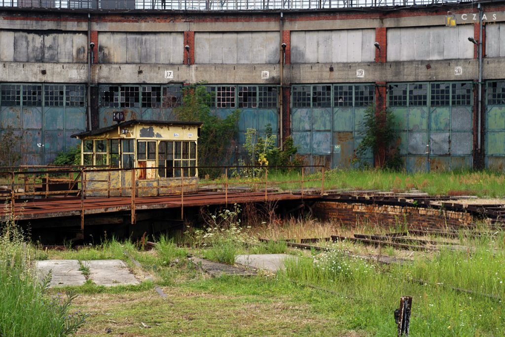 Obrotnica przed drugą halą