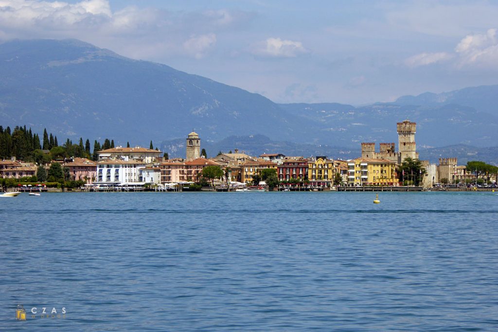 Widok z promu na Sirmione Widok z promu na Sirmionegarda04