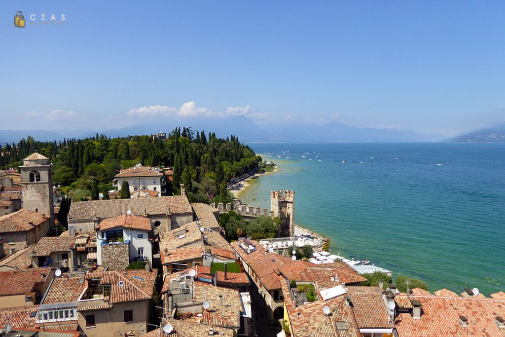 Widok na Sirmione z zamku Widok na Sirmione z zamku