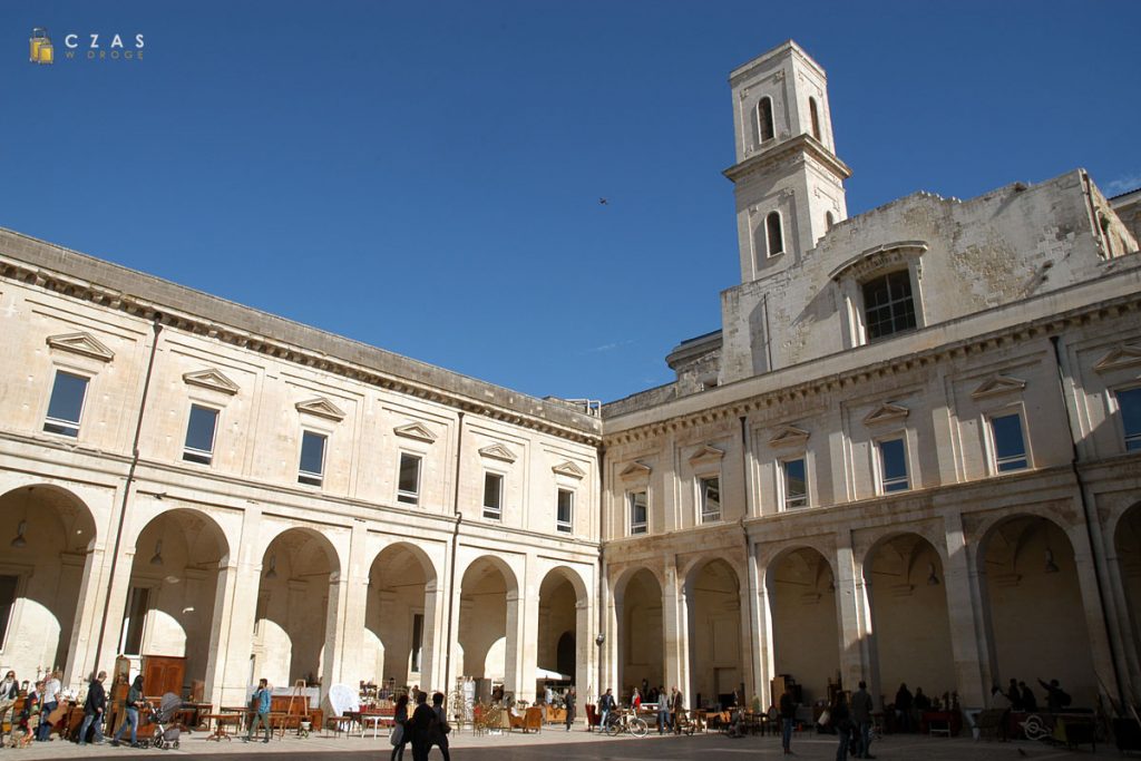 Lecce - dziedziniec jednego z pałaców w centrum miasta