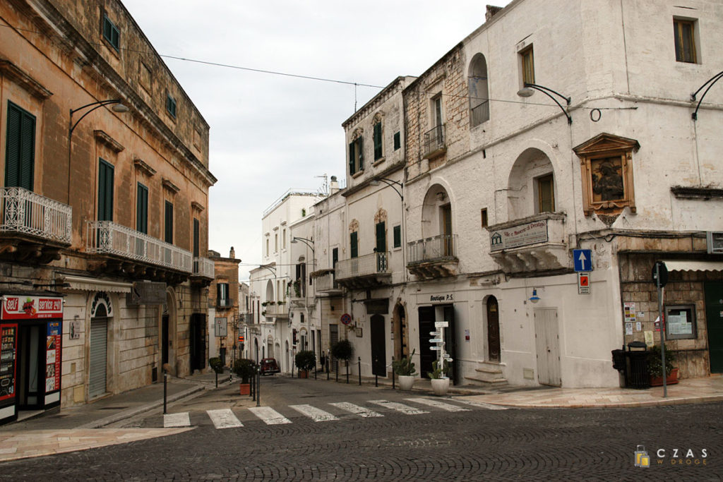 Ostuni - w stronę starego miasta