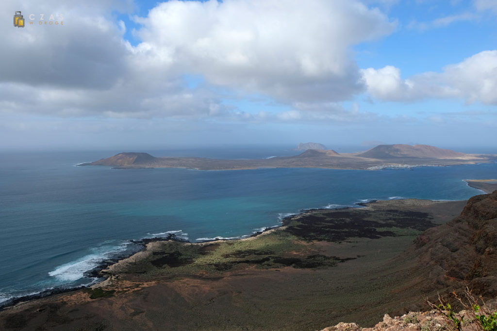 La Graciosa widziana z punktu widokowego Mirader de Guinate