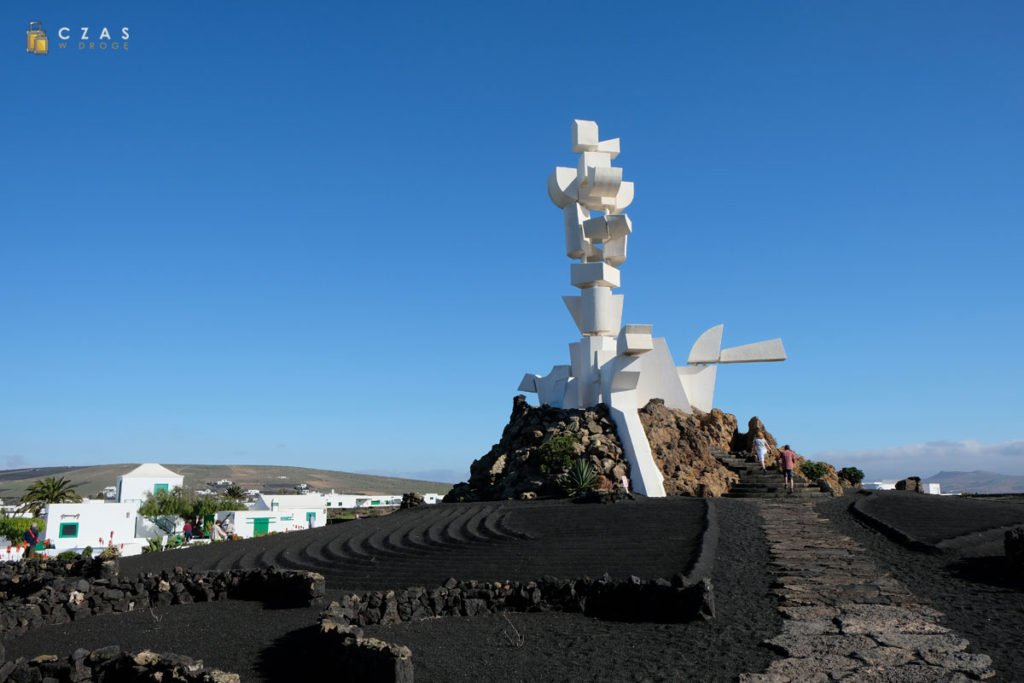 Monumento al Campesino - jedno ze słynnych dzieł Cesara Manrique Monumento al Campesino - jedno ze słynnych dzieł Cesara Manrique