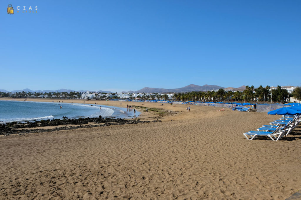 Szerokie, piaszczyste plaże w Puerto del Carmen