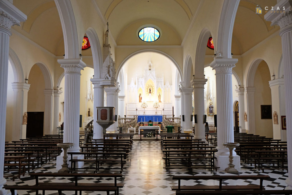 Wnętrze kościoła pw. Matki Boskiej z Gwadelupy