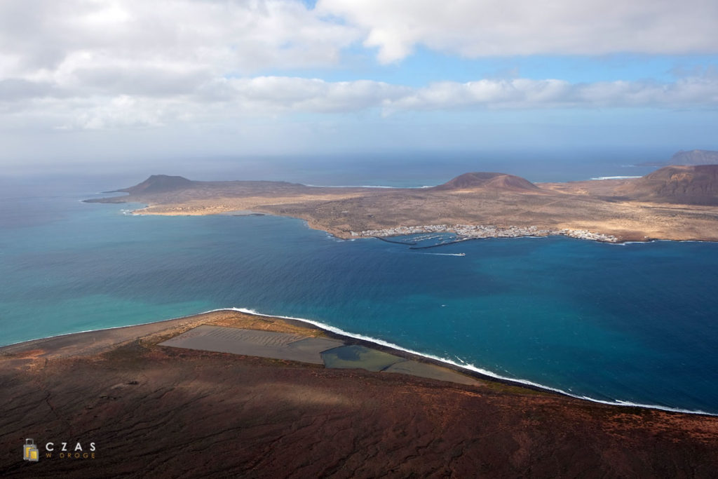 Graciosa widziana z Mirador del Rio na Lanzarote