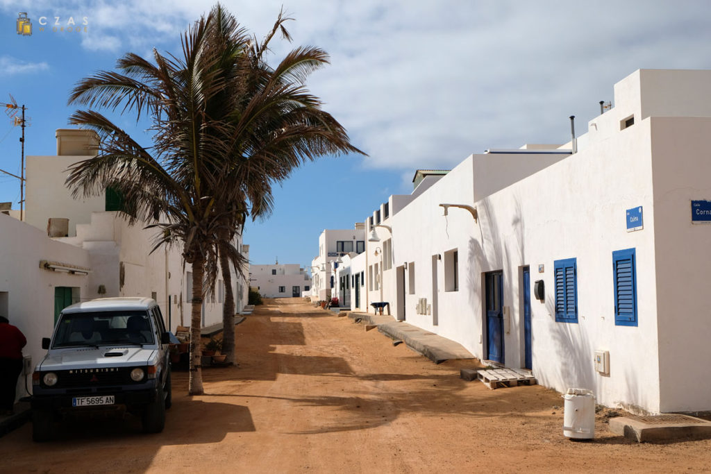 Piaszczyste ulice Caleta del Sebo