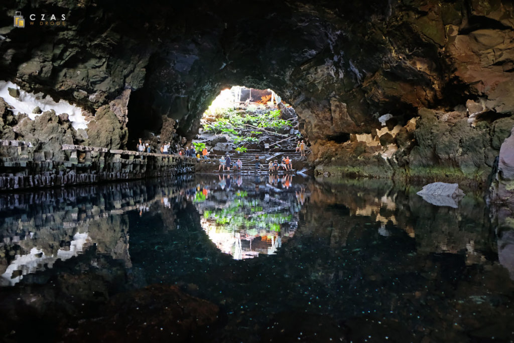 Podziemne jeziorko w Jameos del Agua