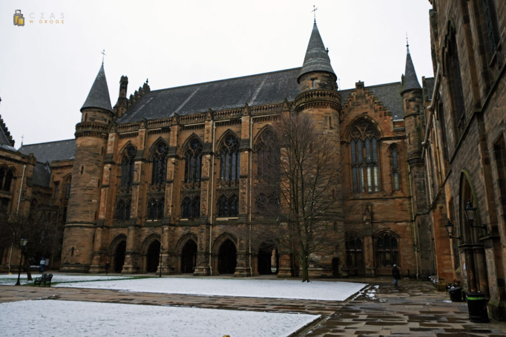 Jeden z dziedzińców głównego budynku uniwersytetu w Glasgow