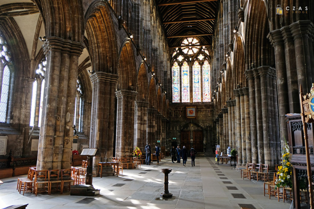 Wnętrze katedry w Glasgow