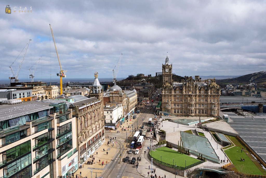 Widok ze Scott Monument w stronę Calton Hill