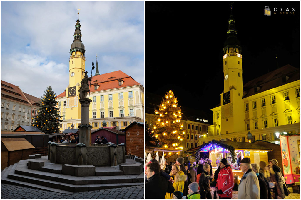 Dzienne i nocne spojrzenie na ratusz przy Hauptmarkt